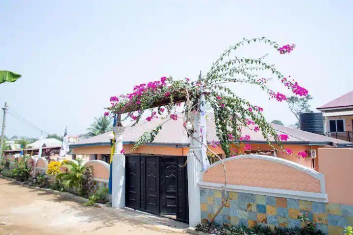 Nana Adu Guest House Koforidua Buitenkant foto