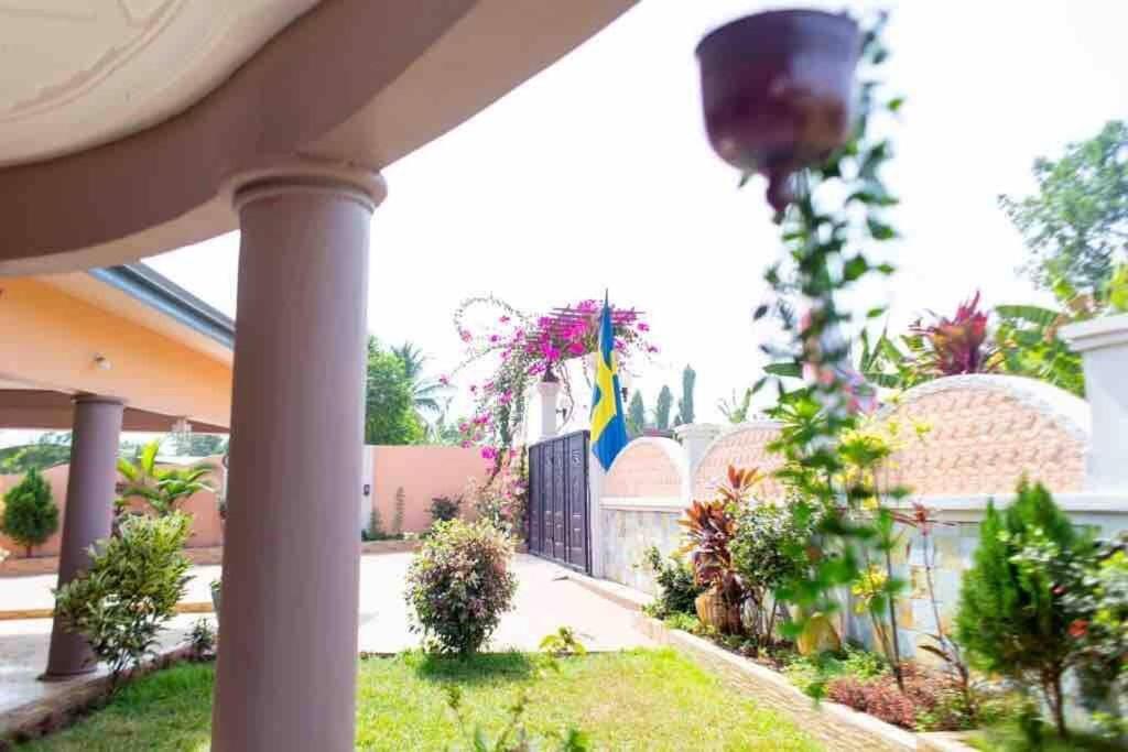 Nana Adu Guest House Koforidua Buitenkant foto