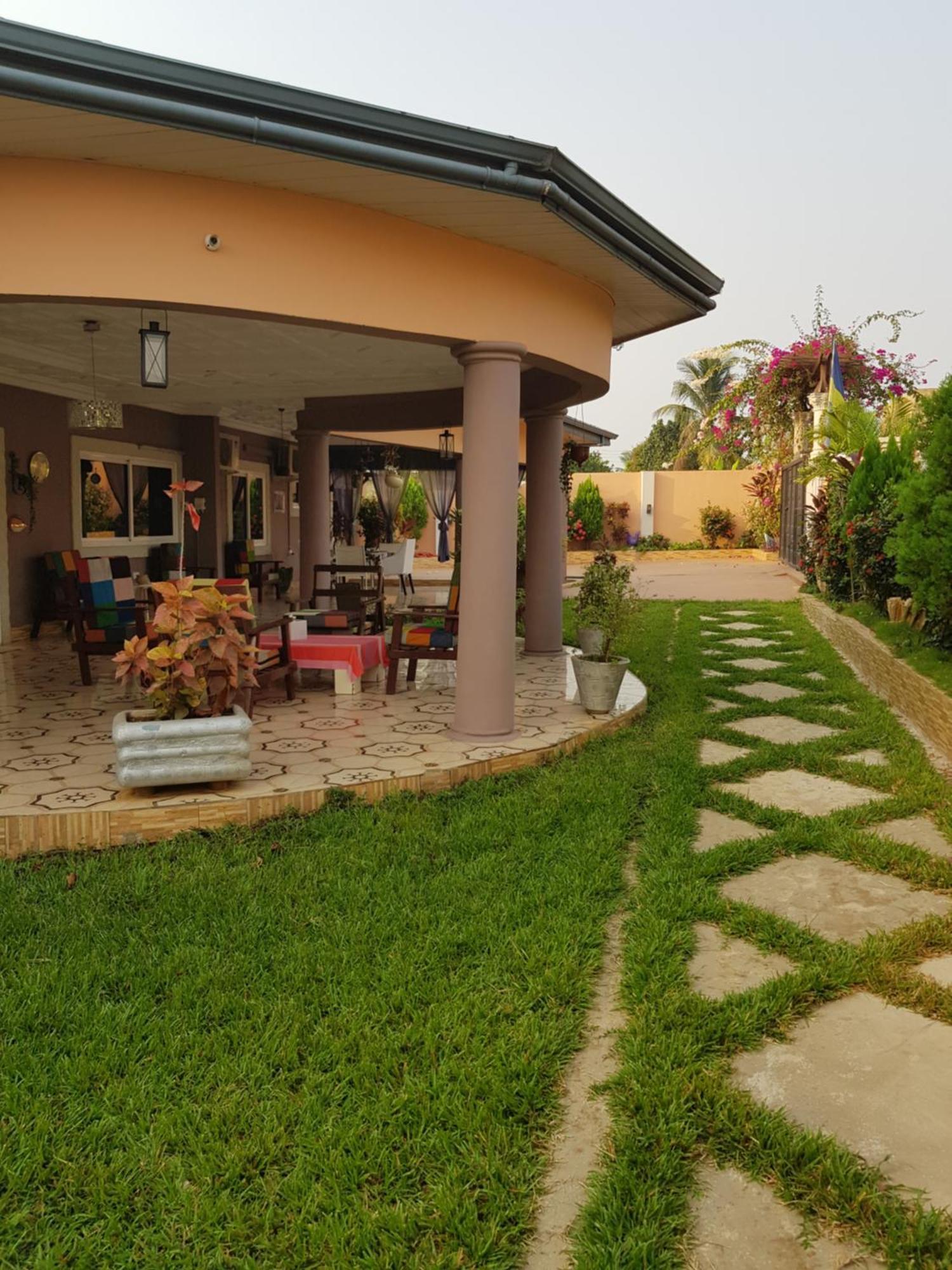 Nana Adu Guest House Koforidua Buitenkant foto