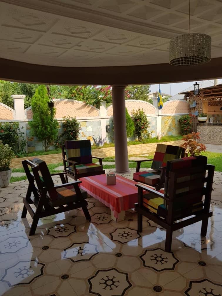 Nana Adu Guest House Koforidua Buitenkant foto