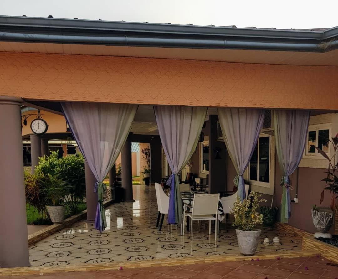 Nana Adu Guest House Koforidua Buitenkant foto