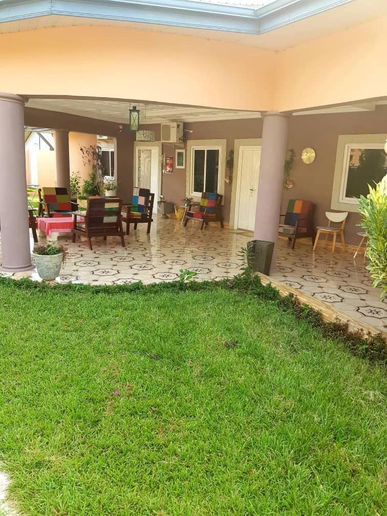 Nana Adu Guest House Koforidua Buitenkant foto