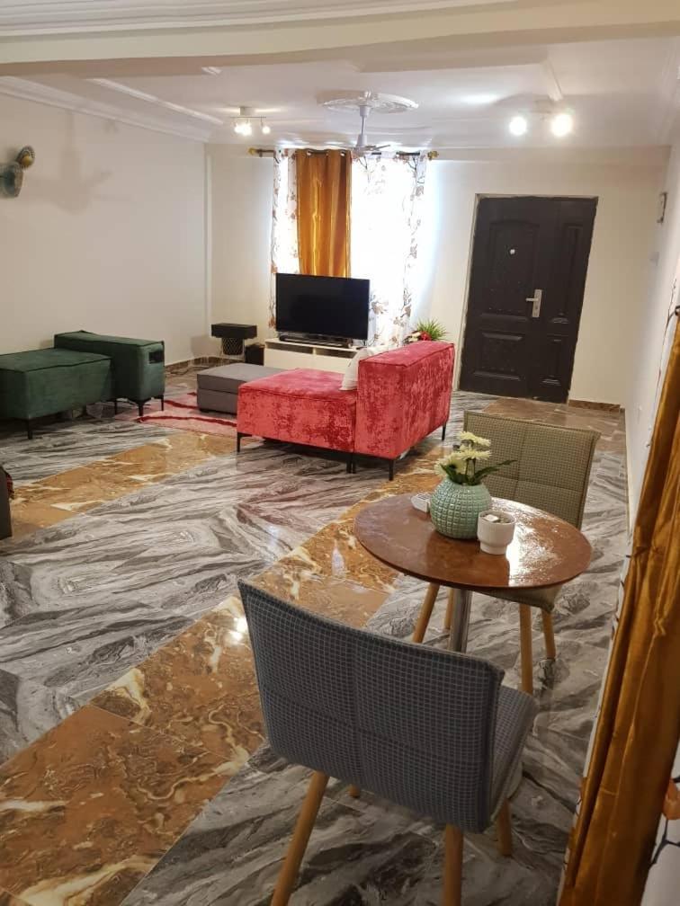 Nana Adu Guest House Koforidua Buitenkant foto