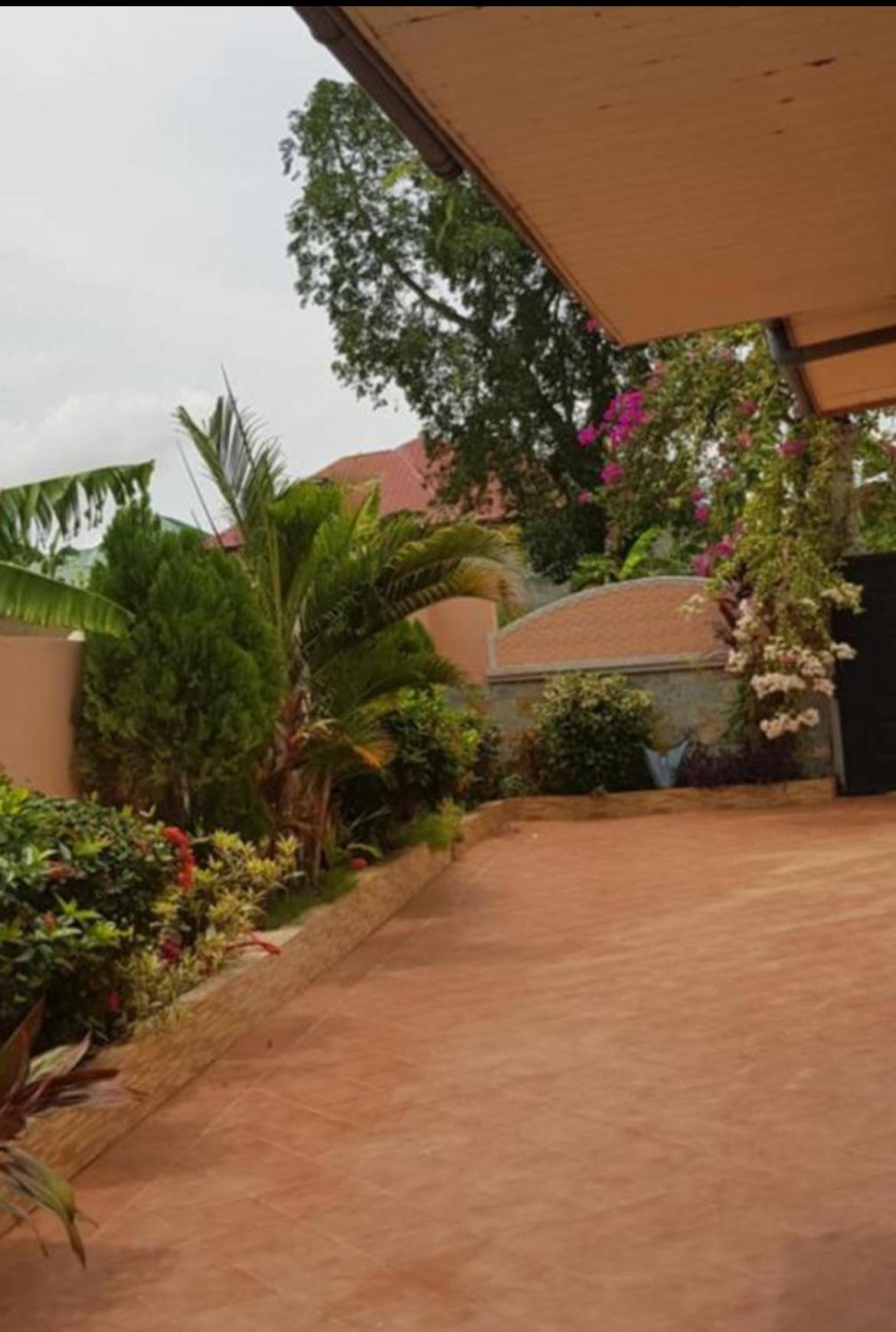 Nana Adu Guest House Koforidua Buitenkant foto