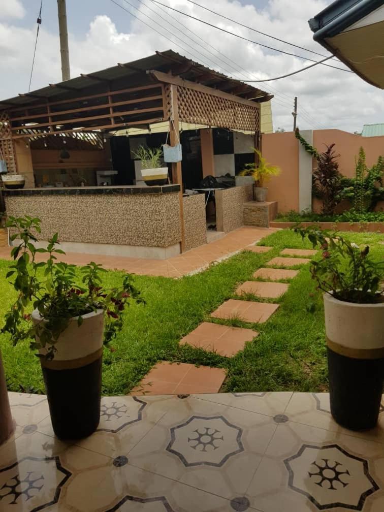 Nana Adu Guest House Koforidua Buitenkant foto