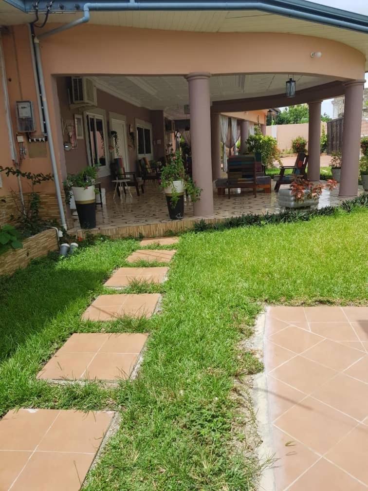 Nana Adu Guest House Koforidua Buitenkant foto
