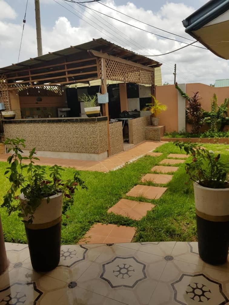 Nana Adu Guest House Koforidua Buitenkant foto